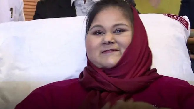 وفاة المصرية إيمان عبد العاطي المعروفة بلقب "أسمن امرأة في العالم" بعد صراع طويل مع المرض.