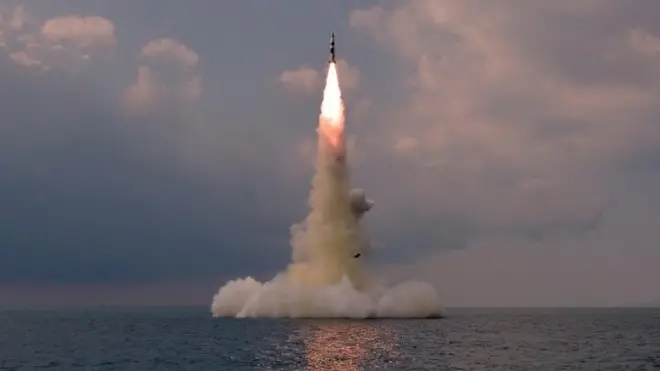 북한이 전날 잠수함발사탄도미사일(SLBM)을 잠수함에서 시험발사한 사실을 20일 확인했다
