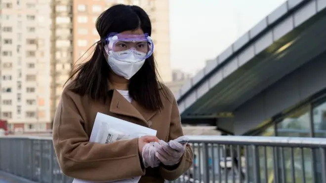 беткап тагынган кыз