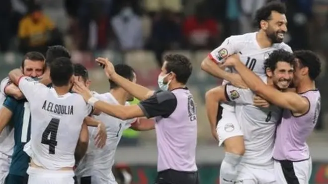 لاعبو منتخب مصر يحتفلون بالفوز