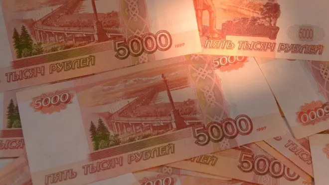 Пять тысяч рублей - это почти половина сегодняшней российской пенсии