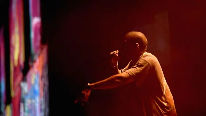 Накануне Уэст прервал свой концерт, вызвав недовольство поклонников