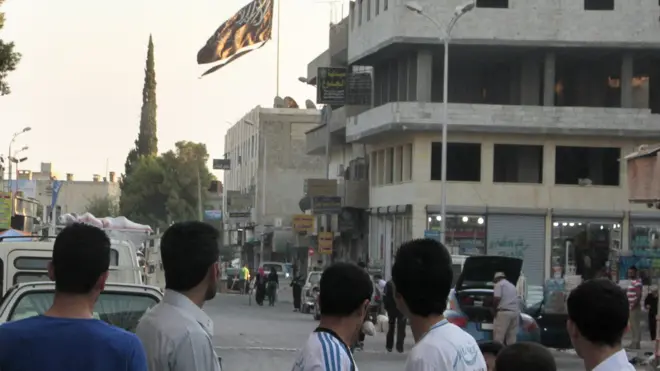 سوريون في الرقة