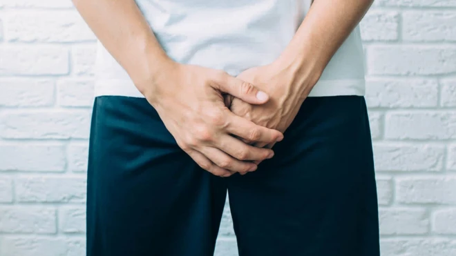 รูปมือผู้ชายกุมไข่