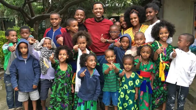 ኣበበ ምስቶም ዝሕግዞም ዘኽታማት ቆልዑ