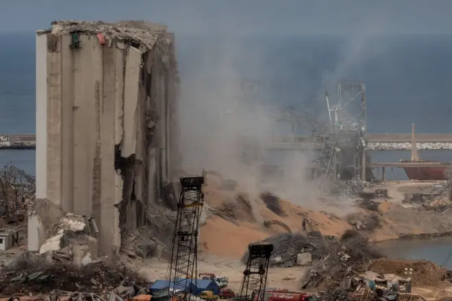 الصورة تظهر جزءا مدمرا من مرفأ بيروت، 13 أغسطس/آب 2020