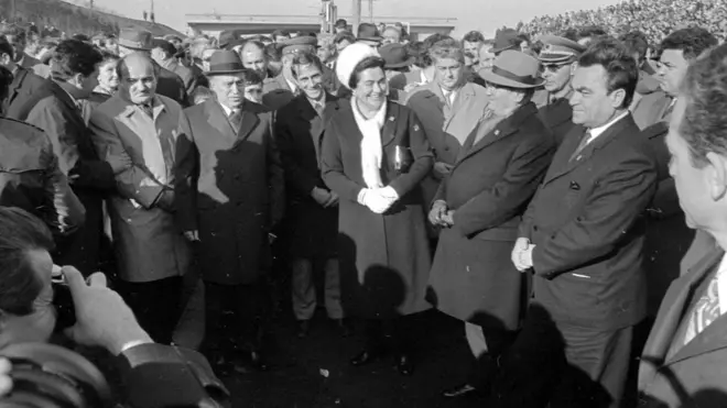 Tito i Jovanka Broz sa gradonačelnikom Brankom Pešićem na otvaranju mosta Gazela 5. 12. 1970.