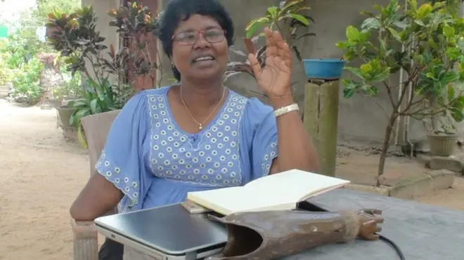 "මම පාසල් සිසුවියක් විදියට එල්ටීටීඊ සංවිධානයට බැඳෙනකොටත් ගියේ ලියන්න පෑන්, කඩදාසි අරගෙන."