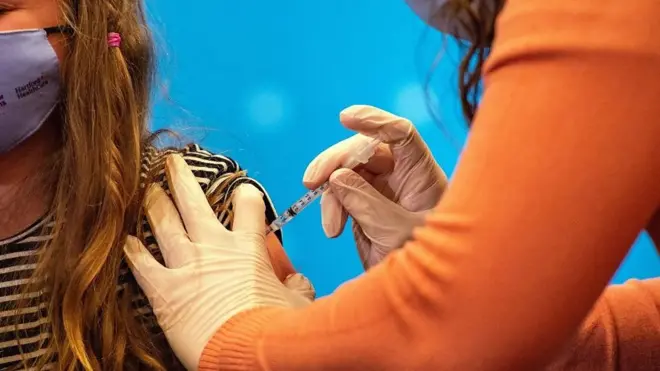 अमेरिका के दो करोड़ 80 लाख बच्चे अब कोरोना का टीका लगवा सकते हैं.