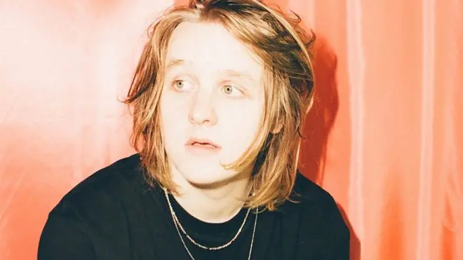 نگاهی به جدول پرفروش‌ترین تک آهنگ‌ها و آلبوم‌های موسیقی پاپ و راک بریتانیا