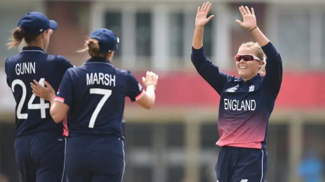 ښځينه کرېکټ