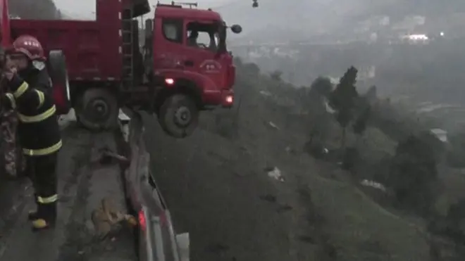 China truck dangle on cliff