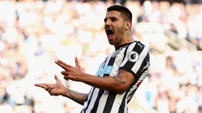 Mitrović je za Njukasl igrao od 2015. do 2018. godine, kada je prešao u Fulam