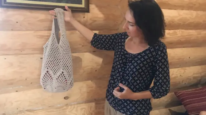 Ініціаторка життя без пластику Юлія сплела "авоськи" для закупів