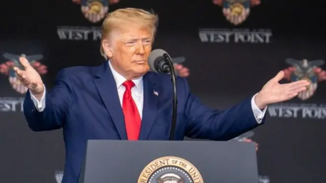 صدر ٹرمپ کہہ چکے ہیں کہ وہ امریکہ کی خستہ حال ہوتی ہوئی فوج کو دوبارہ تعمیر کریں گے۔