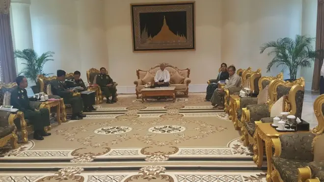 လုံခြုံရေး အထူးအစည်းအဝေးပြုလုပ်ကြတဲ့ ခေါင်းဆောင်များ