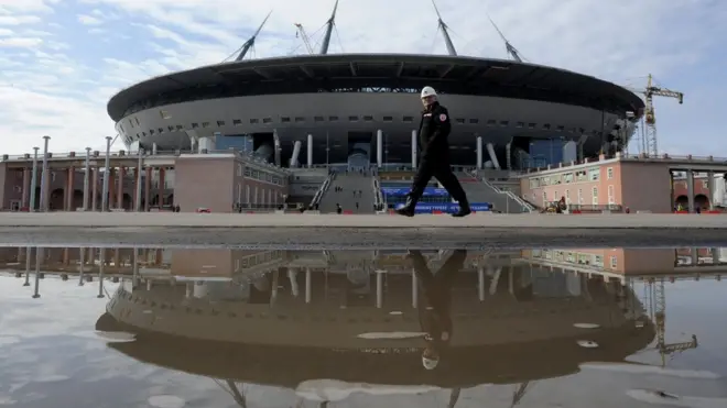 Стадион "Крестовский", или "Зенит-Арена", строят к чемпионату мира 2018 года
