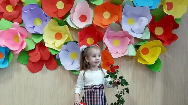 Агнії майже шість. Вона ходить у дитсадок, любить бігати і робити щось своїми руками