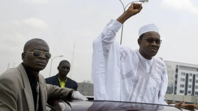 For 2004, wen current Nigeria presido Muhammadu Buhari dey campaign, riot police fire tear gas nack im convoy and block am so e no go fit pass. Police tok dat time say Buhari no collect police permit to do rally.