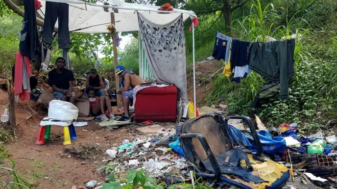 Maisas 10 melhores casas de apostas50 pessoas vivemas 10 melhores casas de apostascemitério da Vila Nova Cachoeirinha, na zona norteas 10 melhores casas de apostasSP | Foto: Felipe Souza/ BBC Brasil