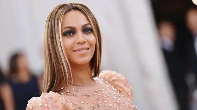 Beyonce go di 'Manus x Machina: Fashion In An Age Of Technology' Costume Institute Gala wey happen for di Metropolitan Museum of Art for New York for 2016