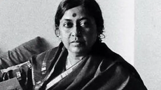 લેખિકાની તસવીર