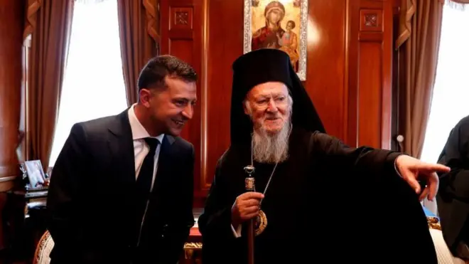 Формальным инициатором приезда патриарха Варфоломея на Украину был президент Владимир Зеленский, ранее не особо интересовавшийся делами церковными
