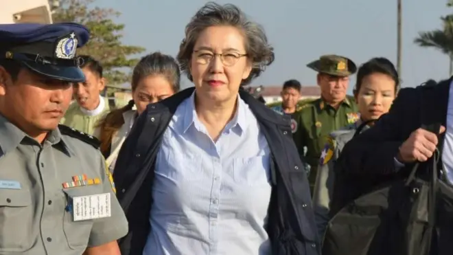 မစ္စ ယန်ဟီးလီက ကချင်ပြည်နယ်နဲ့ ရှမ်းမြောက်ပိုင်း တိုက်ပွဲဖြစ်မှုတွေ အတွင်းမှာလည်း အရပ်သားတွေ ဒုက္ခရောက်ရတာဟာ အစိုးရမှာ တာဝန်ရှိတယ်လို့ ပြော