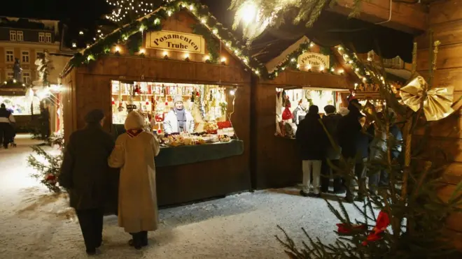 Хлопчик залишив рюкзак з вибуховим пристроєм на різдвяному ярмарку
