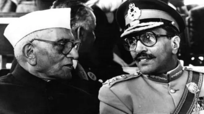 મોરારજી દેસાઈ સાથે જનરલ જિયા ઉલ-હક