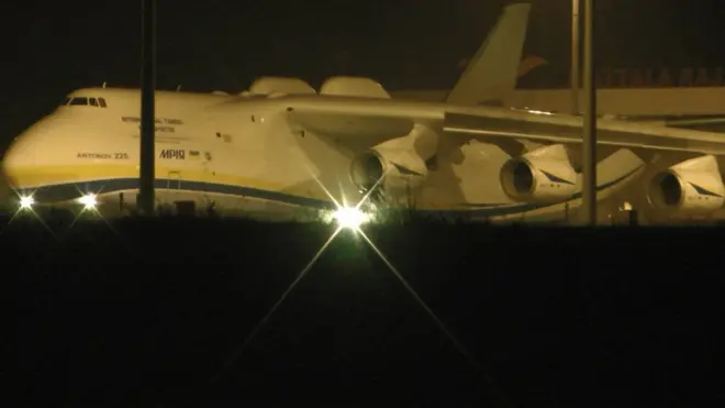 භාණ්ඩ හෝ ඉන්ධනවලින් තොර වූ විට ටොන් 175ක බරින් යුතු වේ.