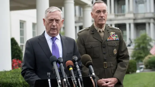 وزير الدفاع جيمس ماتيس والجنرال جوزيف دونفورد، رئيس هيئة الأركان المشتركة، تحدث عن الوضع في كوريا الشمالية في البيت الأبيض في واشنطن