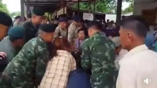 จับชาวบ้าน