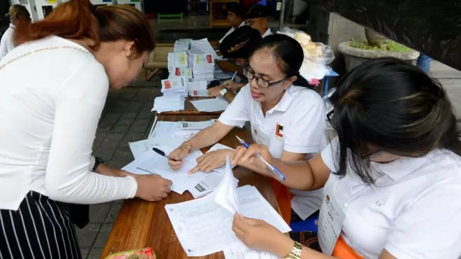 Ketua KPU mengakui bahwa tugas KPPS berat dan banyak. Sangat mungkin mereka kelelahan saat menjalankan tugas, kata ketua KPU.