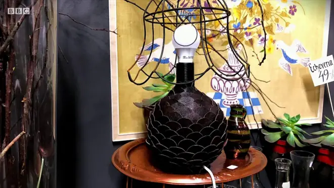 낡은 가죽 재킷을 재활용한 제품