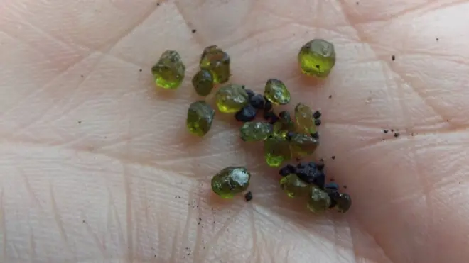 Gemas encontradas en los alrededores del volcán Kilauea.