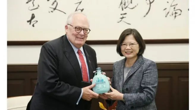 美國大選前，美國"傳統基金會"創辦人之一佛納於10月訪台，與蔡英文會面（圖片來源：總統府官方網站）