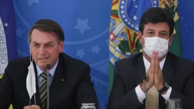 الرئيس بولسونارو (يسار) ومانديتا على خلاف منذ أسابيع