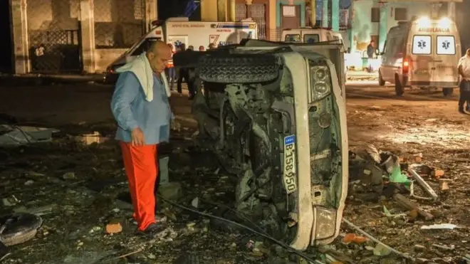 El poderoso tornado afectó a la capital cubana y dejó tres personas muertas.