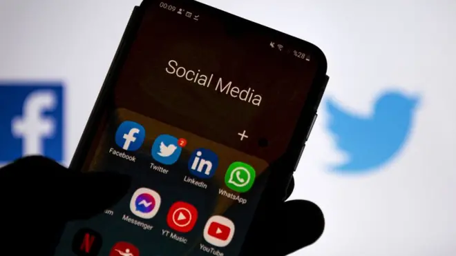 सोशल मीडिया