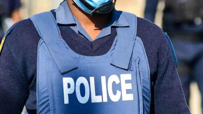 Un policier en uniforme