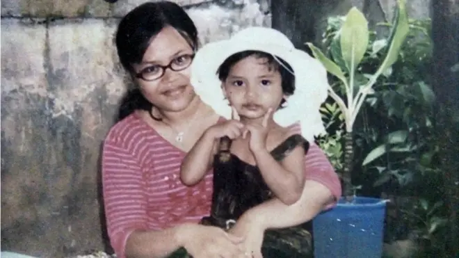 సారా, ఆమె తల్లి హలీలా