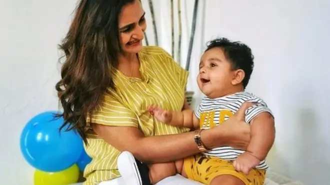 انعم لودھی اپنے بیٹے کے ہمراہ