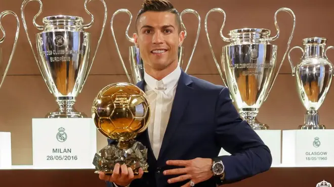 Cristiano Ronaldo, Ballon d'Or (Altın Top) ödülünü 4. kez aldı