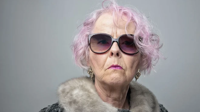 รูปยายแต่งตัวเป็นสาว