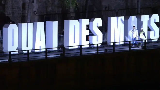 Letters lit up at the Niut Blanche festival in Paris
