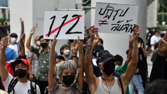 ผู้ประท้วงต่อต้าน ม.112