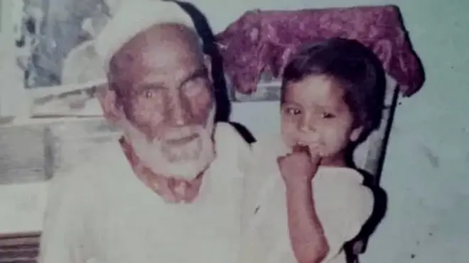 मोहम्मद इस्माइल के दादा मोहम्मद अली अपने पोते के साथ