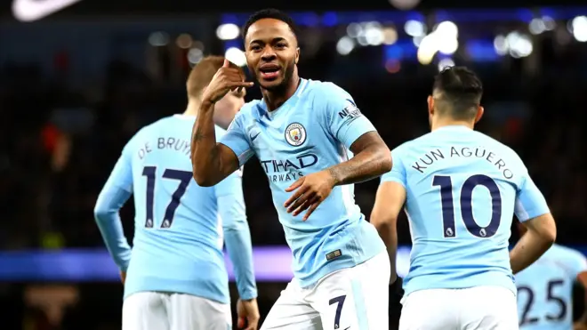Raheem Sterling celebra un gol