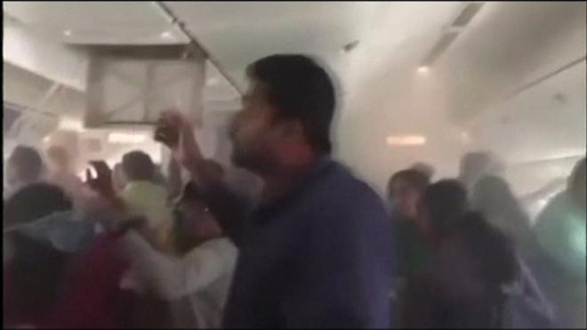 Passageiros evacuam aviãobet mais 365 como funcionachamas após pouso forçadobet mais 365 como funcionaDubai